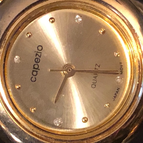 VTG Capezio Polished Gold Tone Women's Chain Link Round Face Quartz Wristwatch - Picture 4 of 8